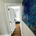 Bed & Breakfast Relax And Explore And *
