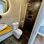 Relax And Explore And Bed & Breakfast