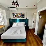 Relax And Explore And Bed & Breakfast *