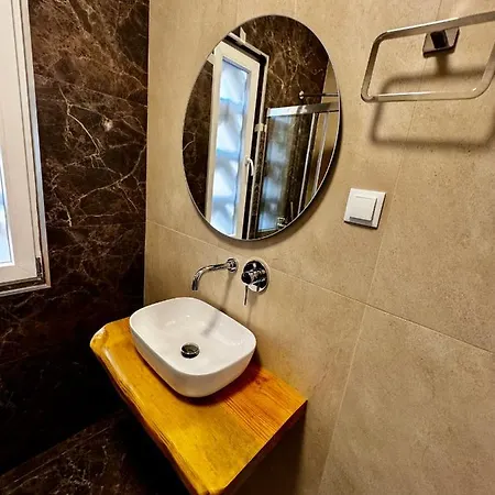 Relax And Explore And Bed and breakfast Lisboa