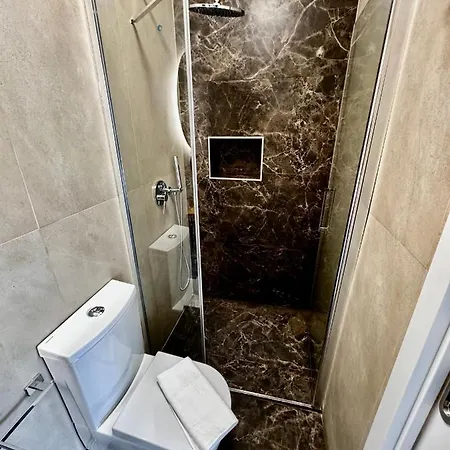 Relax And Explore And Bed and breakfast Lisboa