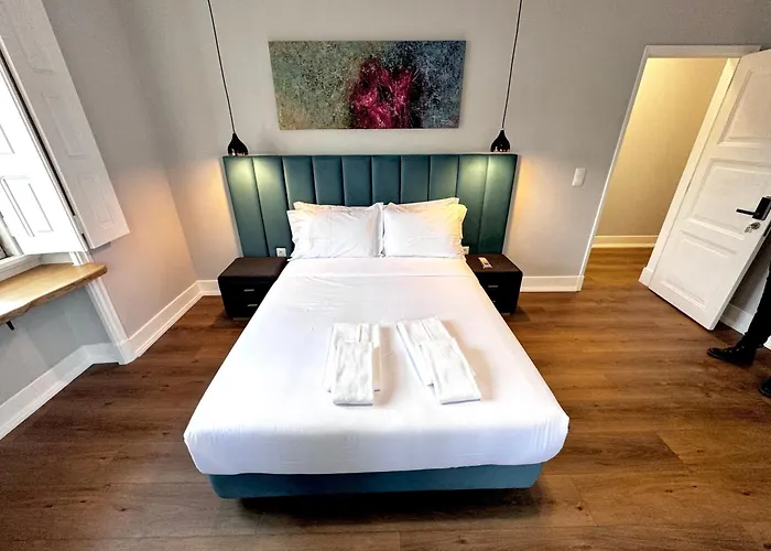 Relax And Explore And * Lissabon