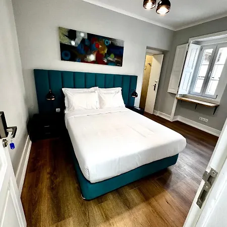 Relax And Explore And Лісабон