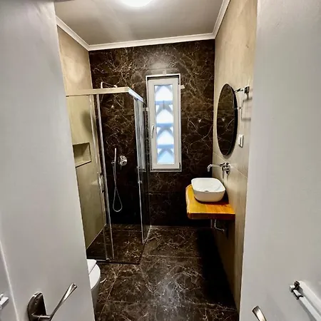 Relax And Explore And * Лісабон