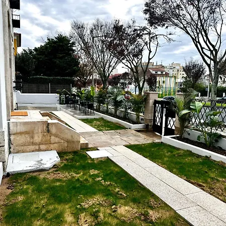 Relax And Explore And Bed and breakfast Lisboa