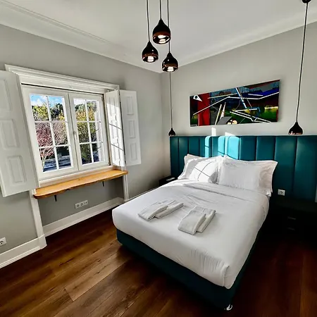 Relax And Explore And Bed and breakfast