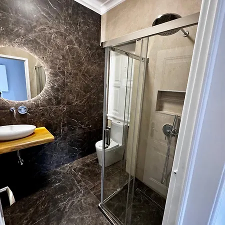 Relax And Explore And * Лісабон