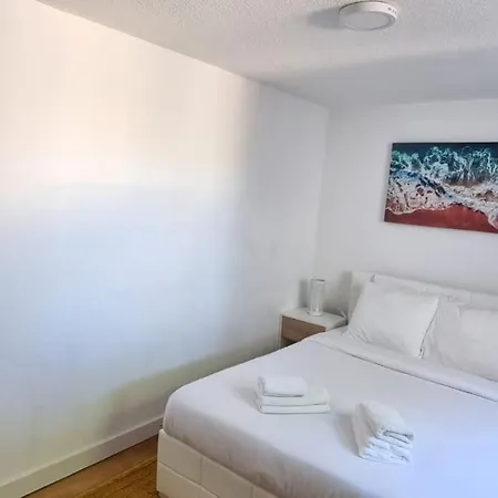 Relax And Explore And Лісабон